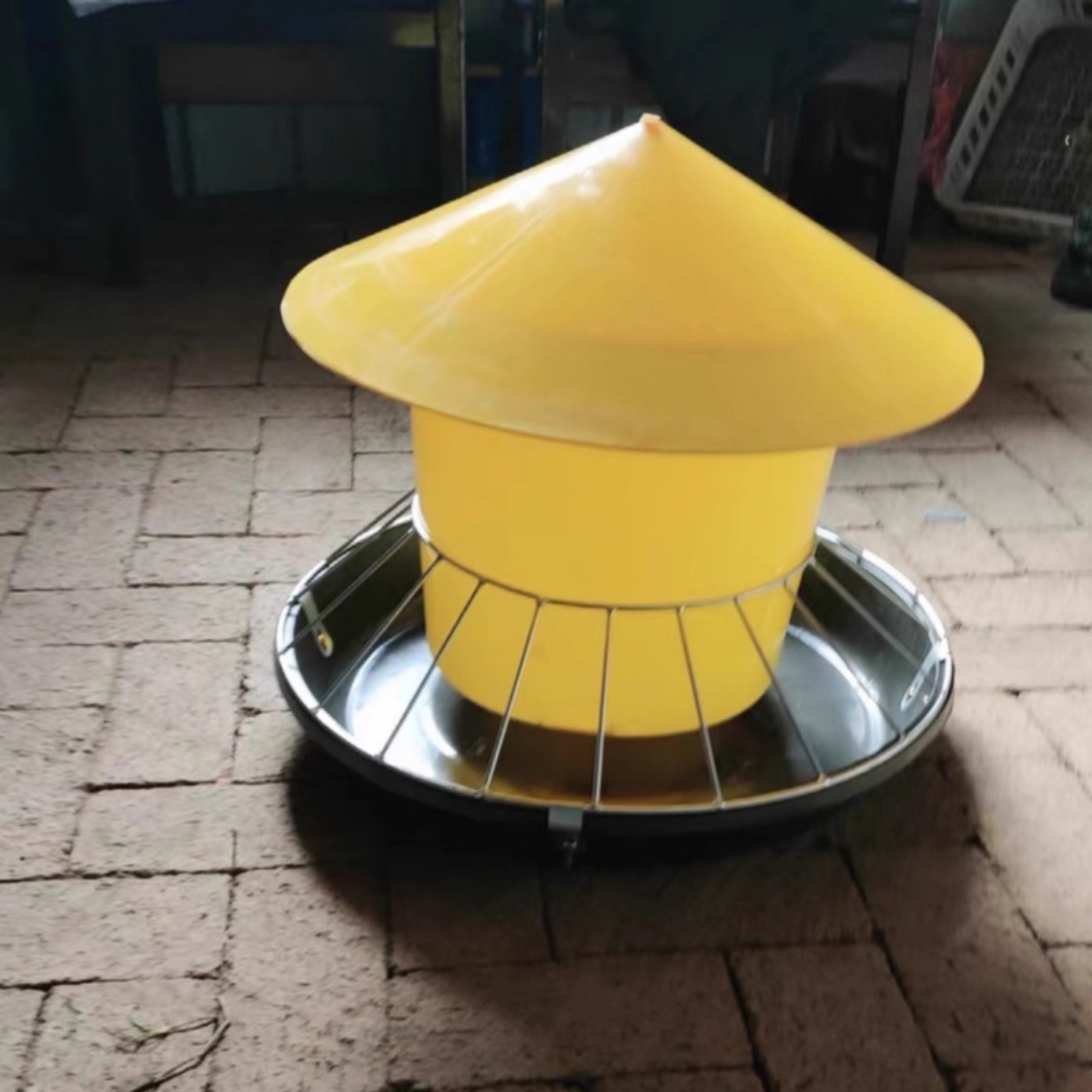 Feeding - Comedouro Redondo para Aves de Grande